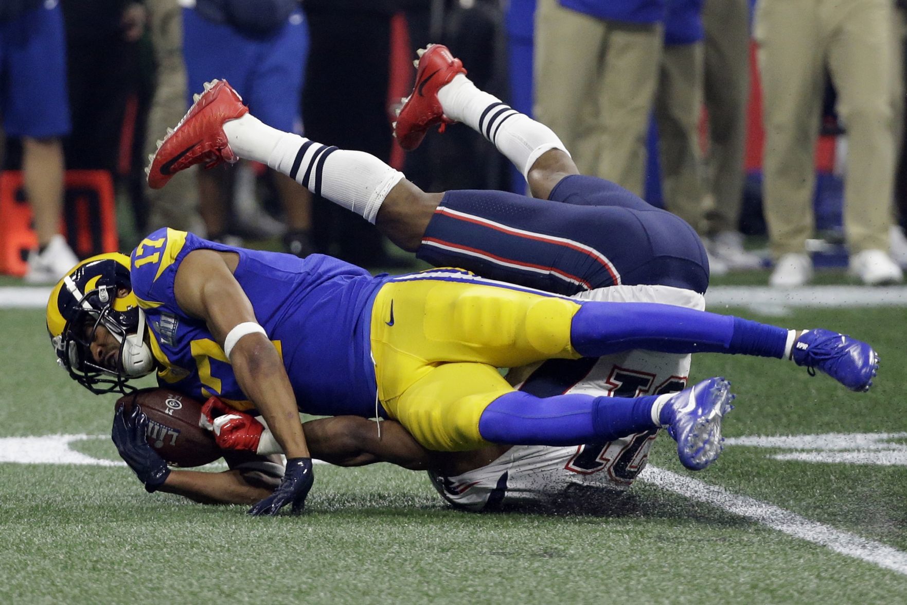 Patriots Rams Super Bowl Football